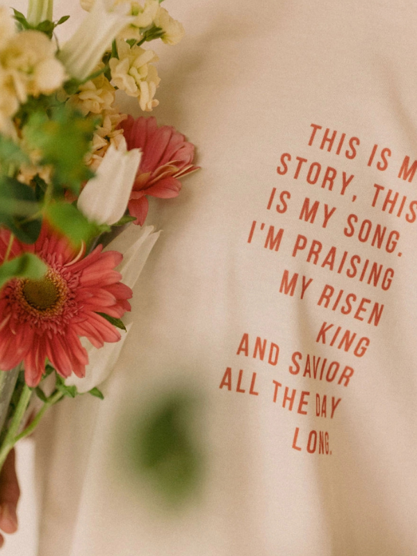 Praising My Risen King Easter Tee