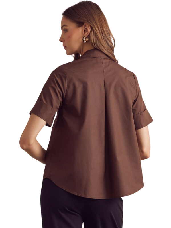 Woman wearing a brown short-sleeve shirt on a white background