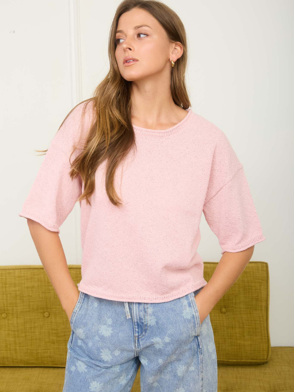 woman wearing pink top and blue jeans